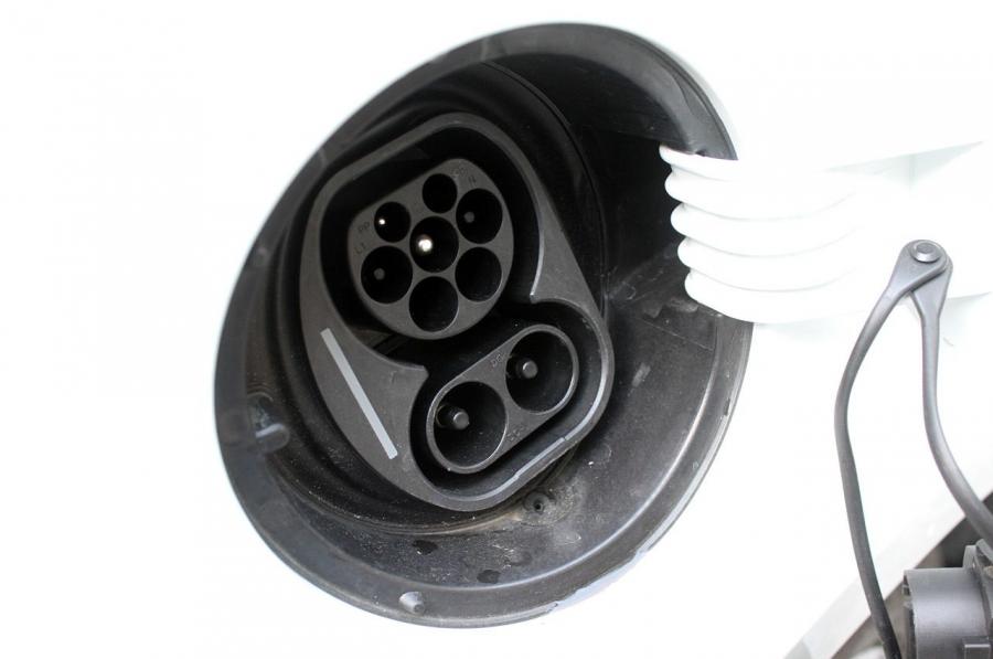  Volkswagen e-up! 2013 года  (фото 31 из 45)